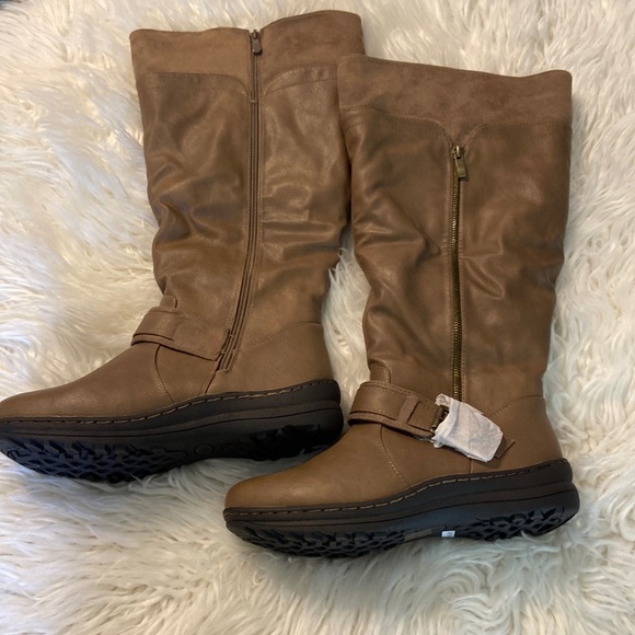 Dream Pairs Shoes - Beautiful Dream Pairs Women’s Boots Brand New size 10